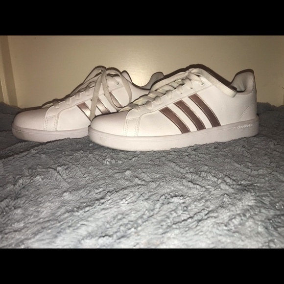 white adidas shoes grand court